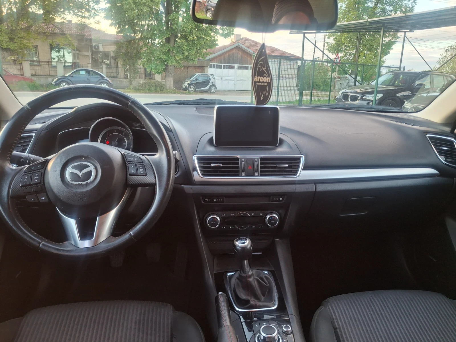 Mazda 3 2.2D SkyActive * Keyless*  Head Up*  Bose* , снимка 11 - Автомобили и джипове - 54545874
