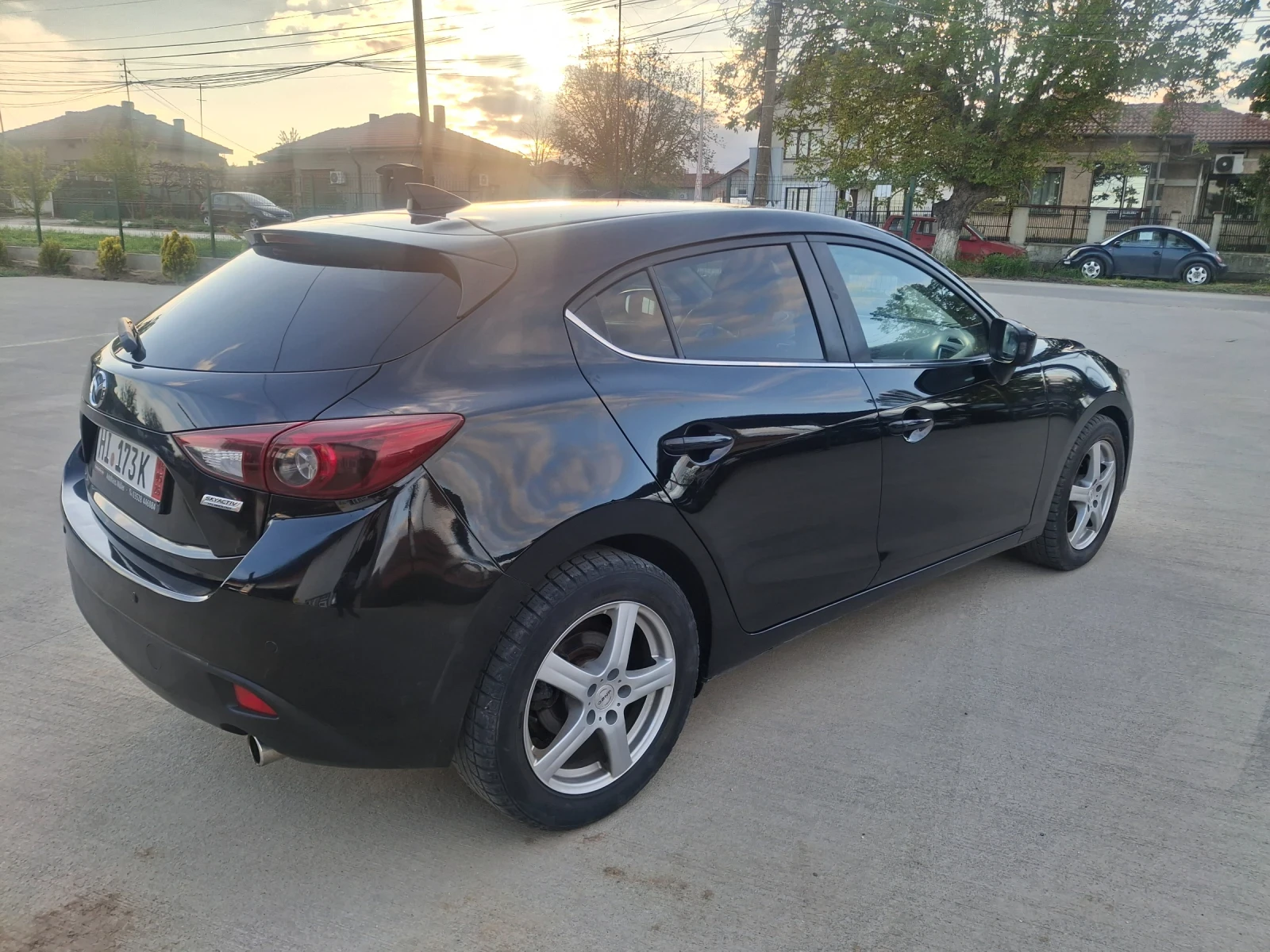 Mazda 3 2.2D SkyActive * Keyless*  Head Up*  Bose* , снимка 6 - Автомобили и джипове - 54545874