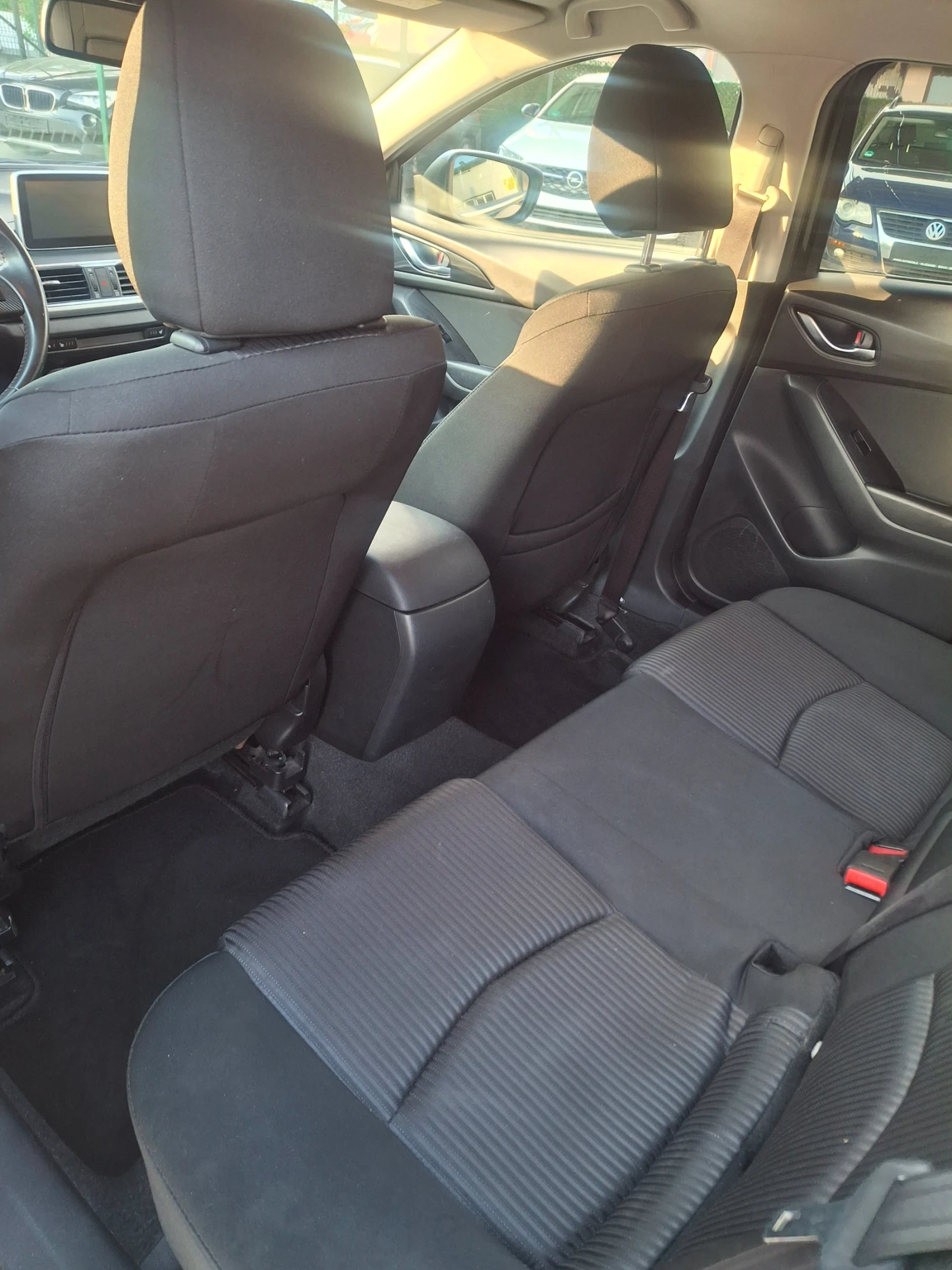Mazda 3 2.2D SkyActive * Keyless*  Head Up*  Bose* , снимка 9 - Автомобили и джипове - 54545874