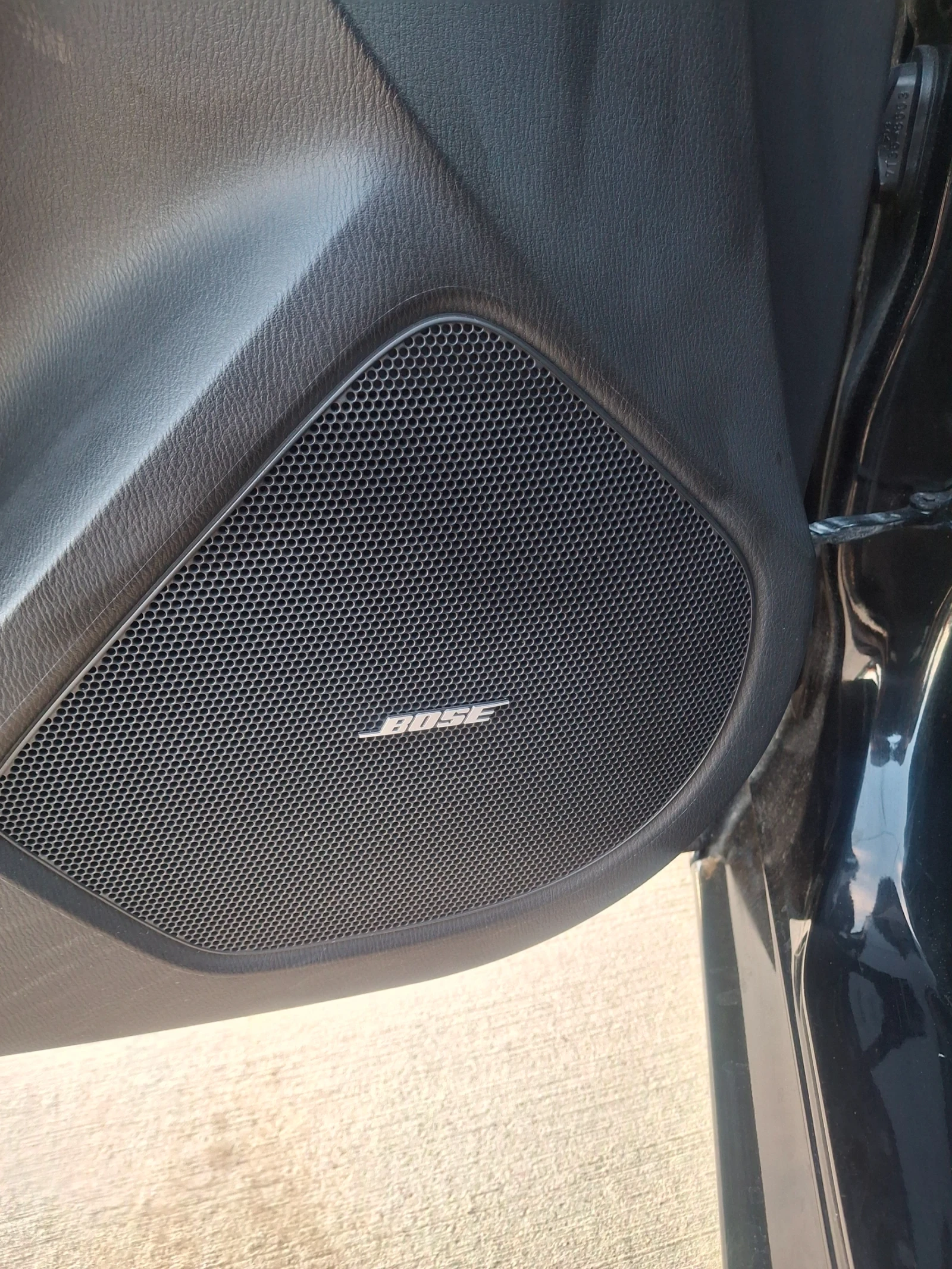 Mazda 3 2.2D SkyActive * Keyless*  Head Up*  Bose* , снимка 15 - Автомобили и джипове - 54545874