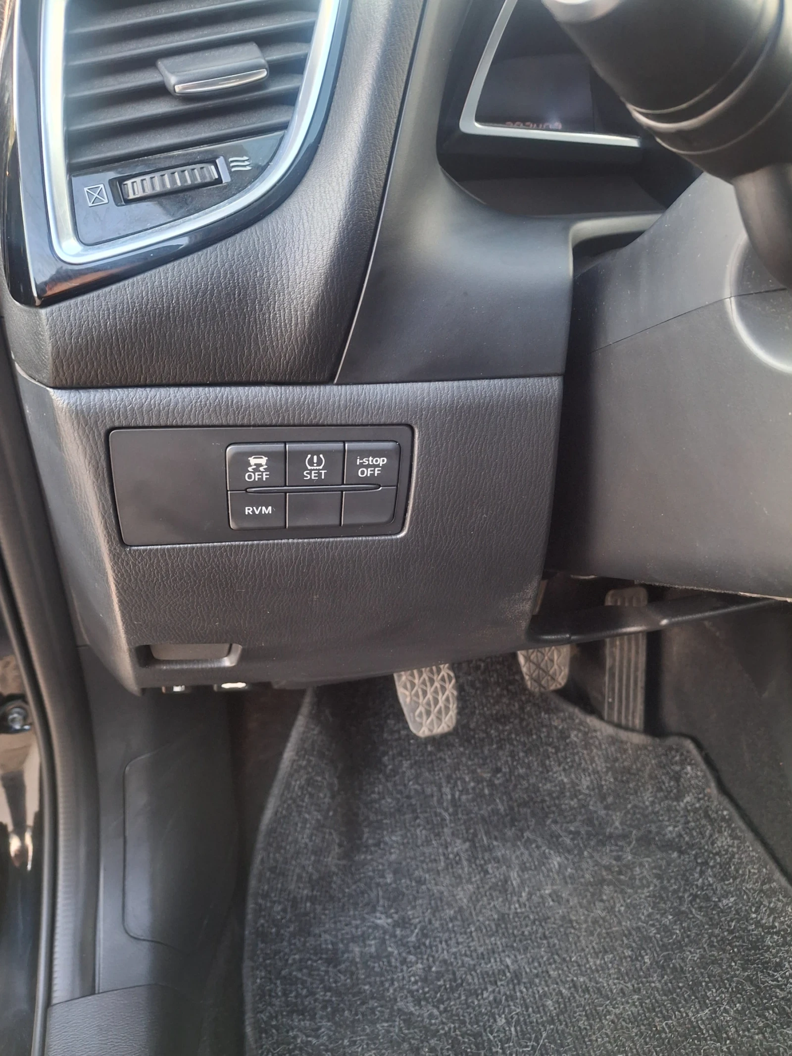 Mazda 3 2.2D SkyActive * Keyless*  Head Up*  Bose* , снимка 14 - Автомобили и джипове - 54545874