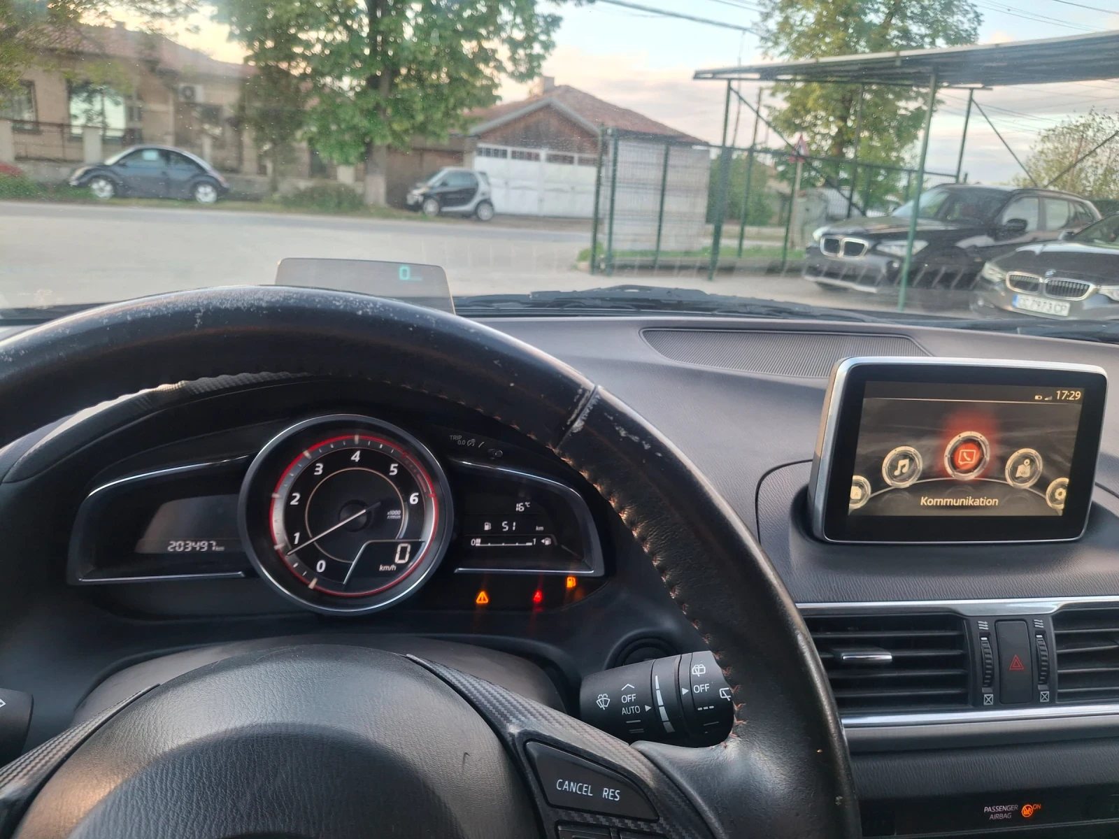 Mazda 3 2.2D SkyActive * Keyless*  Head Up*  Bose* , снимка 13 - Автомобили и джипове - 54545874