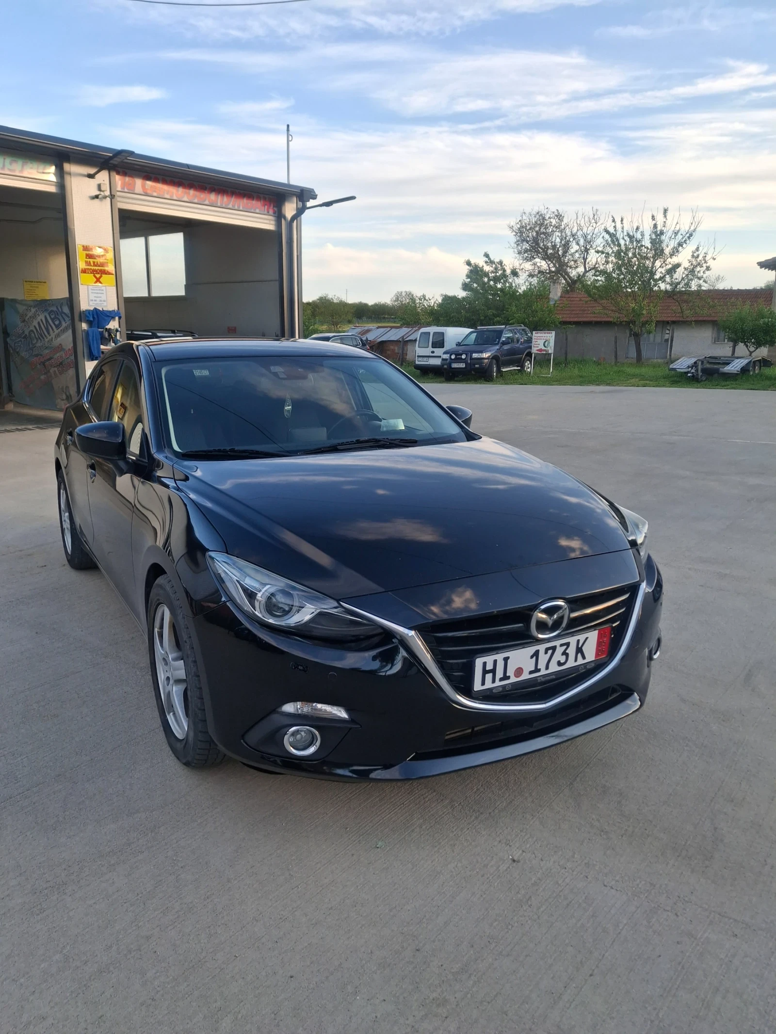 Mazda 3 2.2D SkyActive * Keyless*  Head Up*  Bose* , снимка 3 - Автомобили и джипове - 54545874