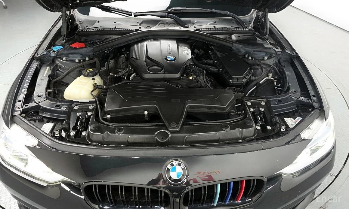 BMW 320, снимка 6 - Автомобили и джипове - 54601521