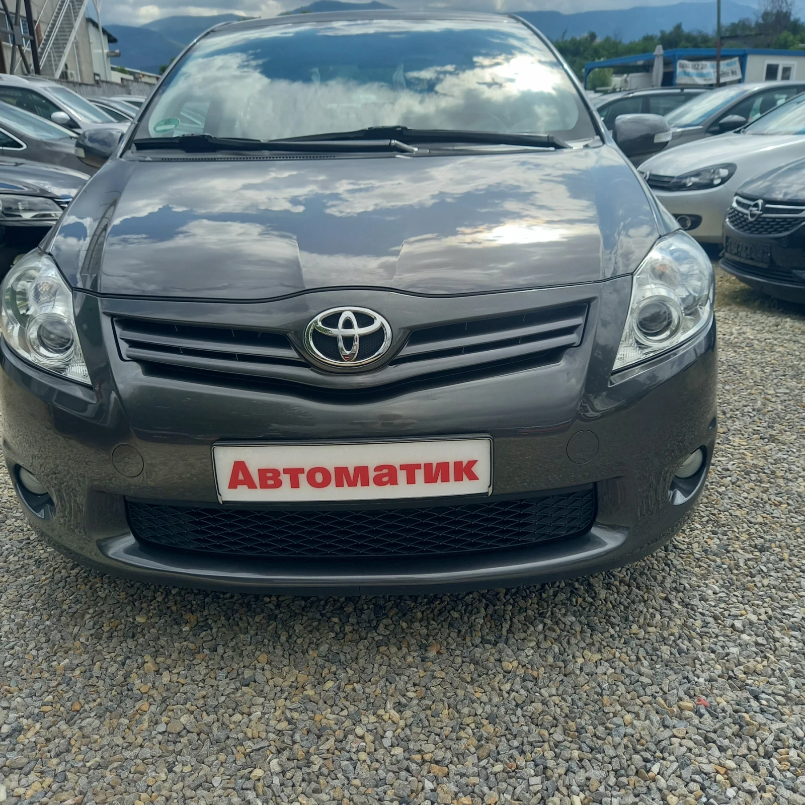Toyota Auris 1.6 velvomatik, снимка 2 - Автомобили и джипове - 55268731