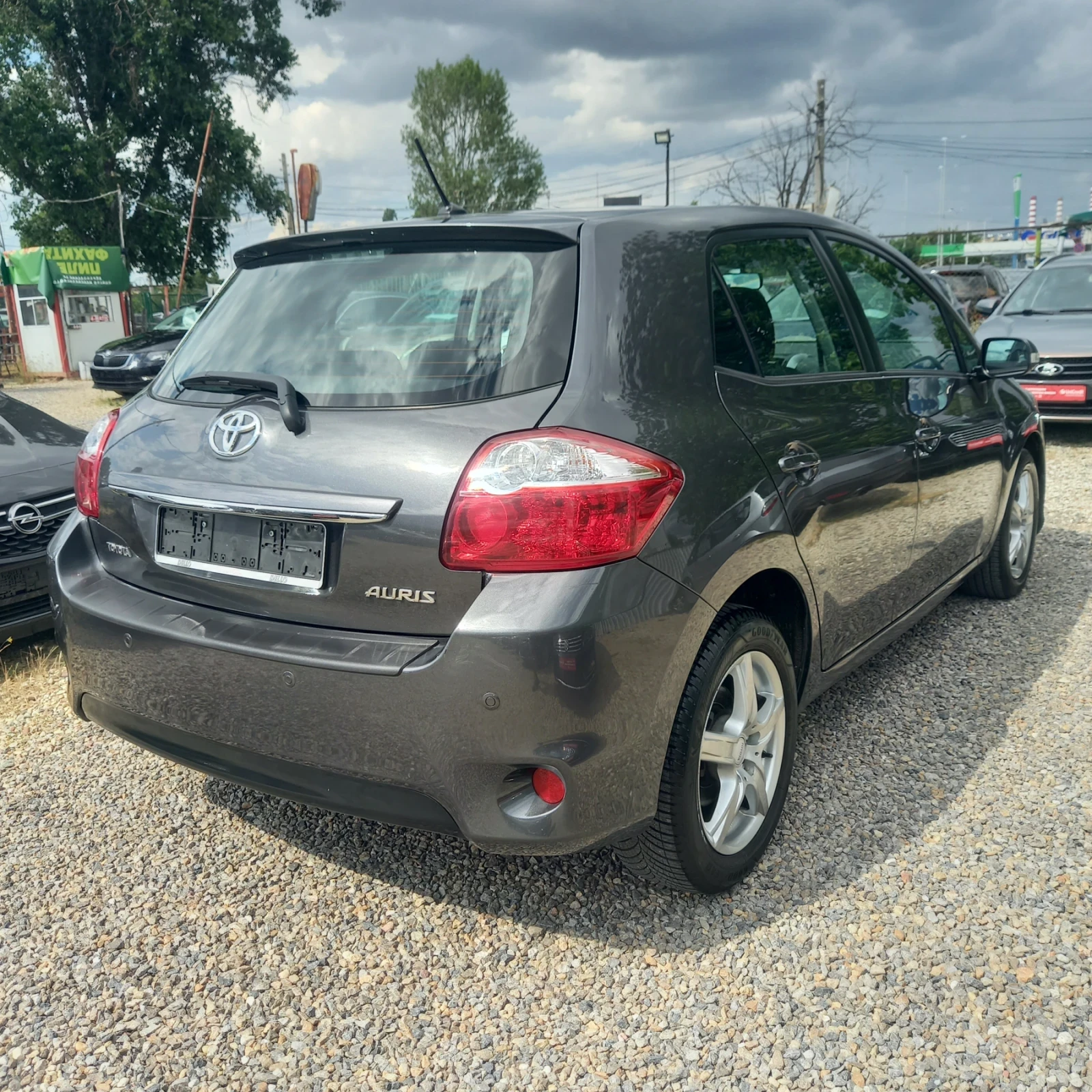 Toyota Auris 1.6 velvomatik, снимка 7 - Автомобили и джипове - 55268731