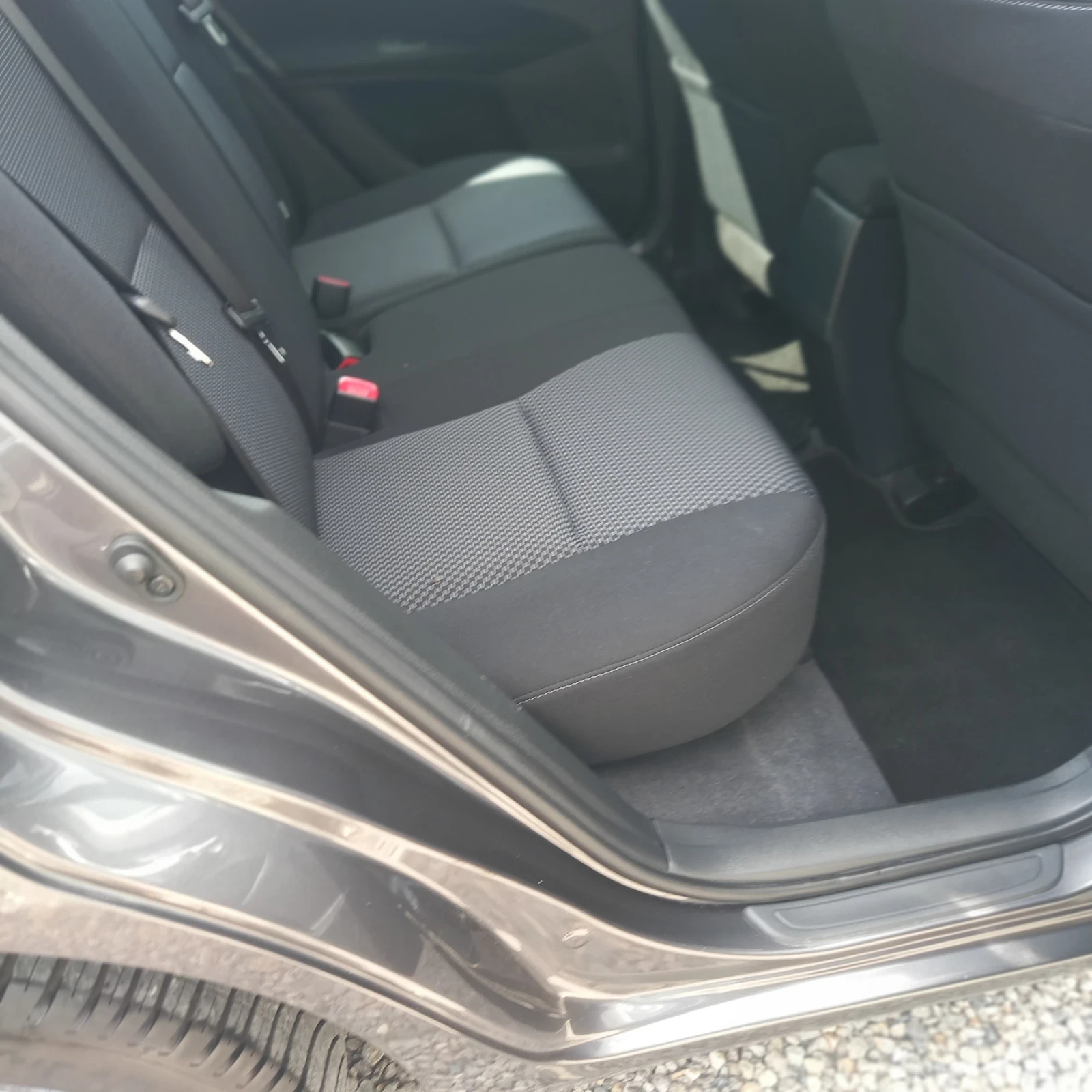 Toyota Auris 1.6 velvomatik, снимка 11 - Автомобили и джипове - 55268731