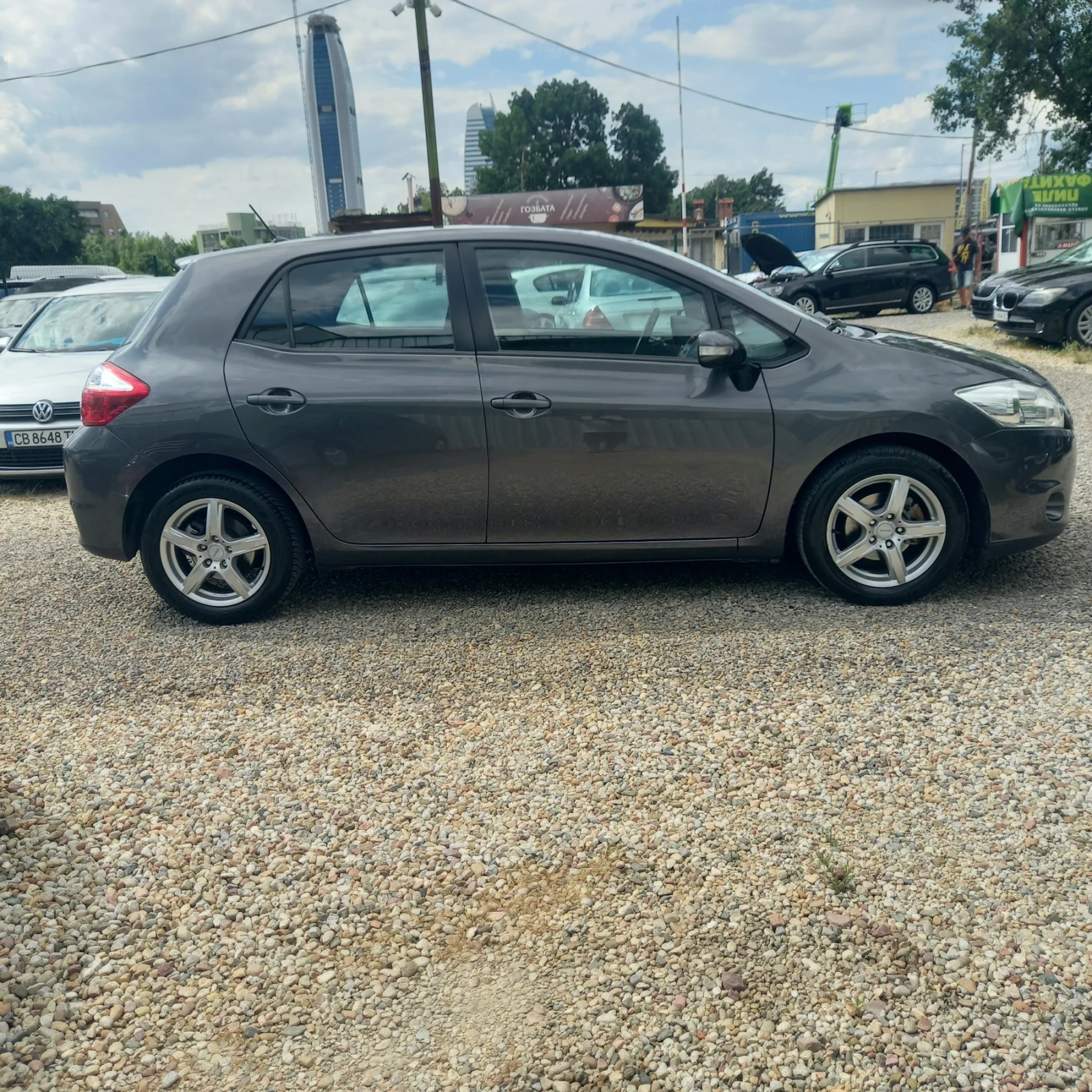 Toyota Auris 1.6 velvomatik, снимка 6 - Автомобили и джипове - 55268731