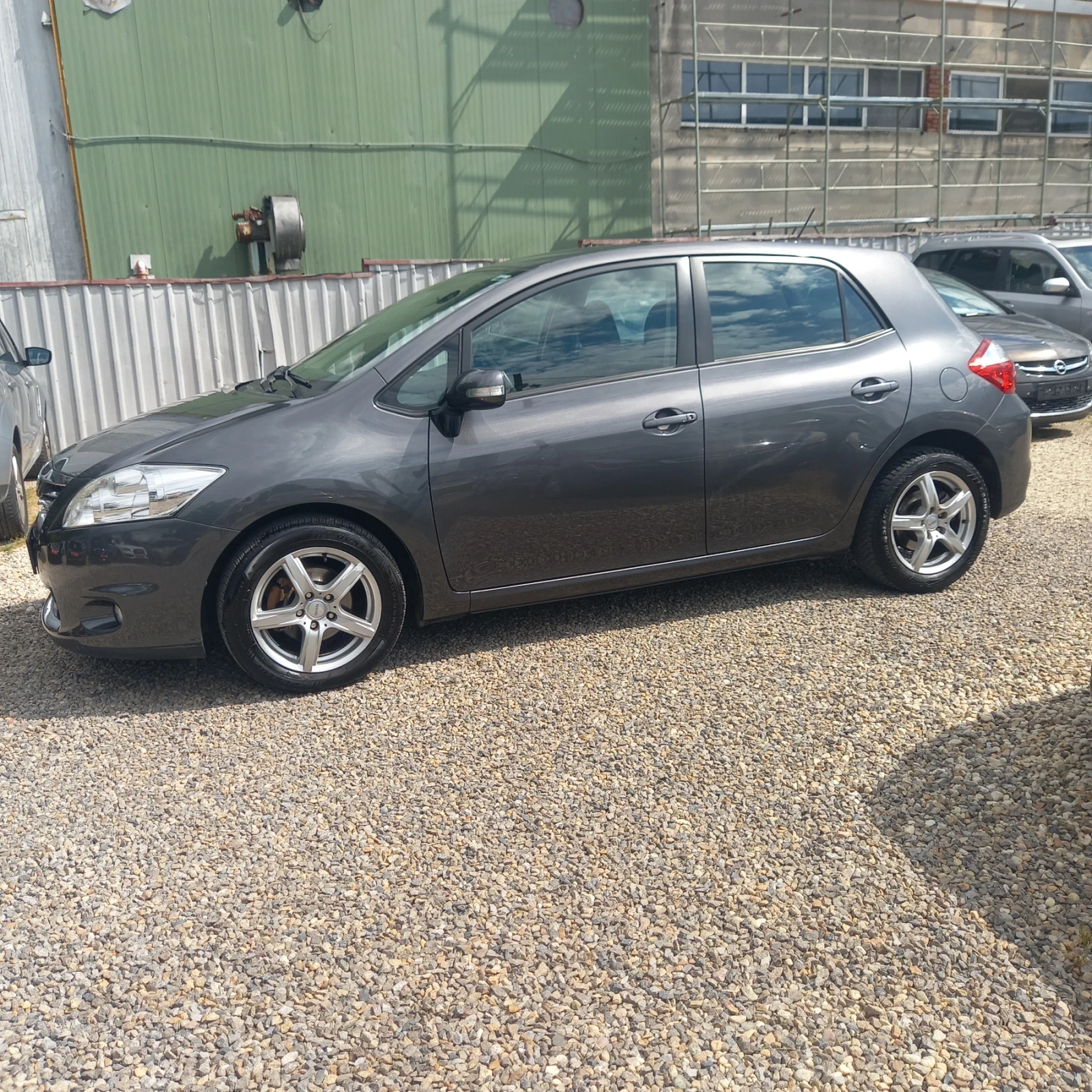 Toyota Auris 1.6 velvomatik, снимка 4 - Автомобили и джипове - 55268731