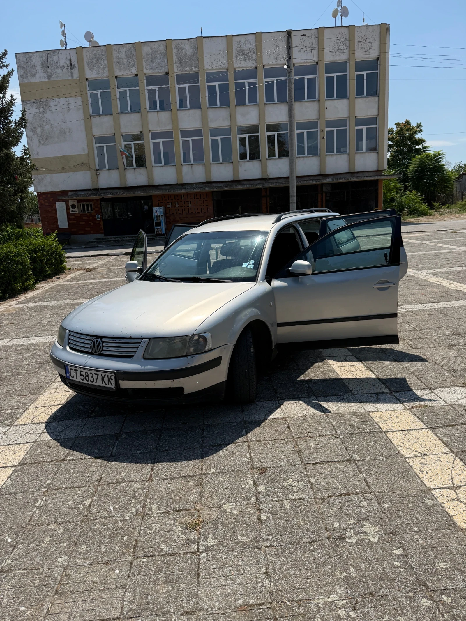 VW Passat 1.9 TDI, снимка 2 - Автомобили и джипове - 55652682