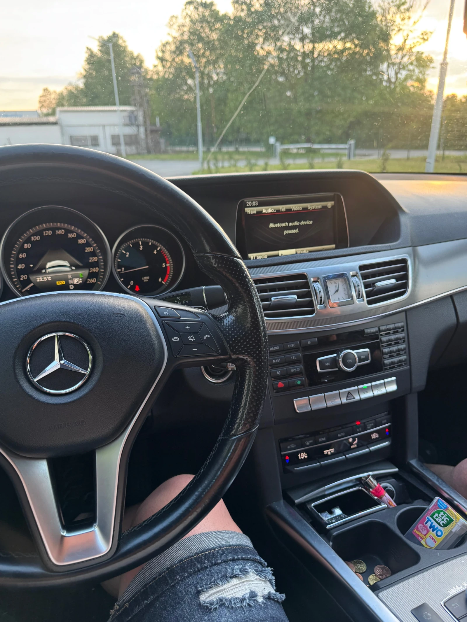Mercedes-Benz E 220, снимка 9 - Автомобили и джипове - 55812239