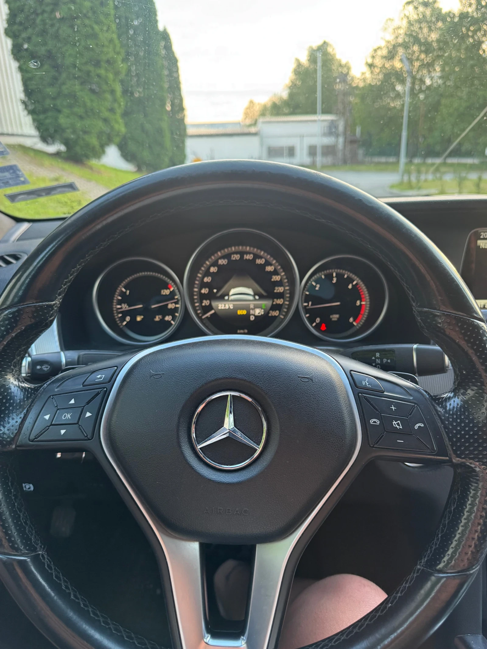 Mercedes-Benz E 220, снимка 8 - Автомобили и джипове - 55812239