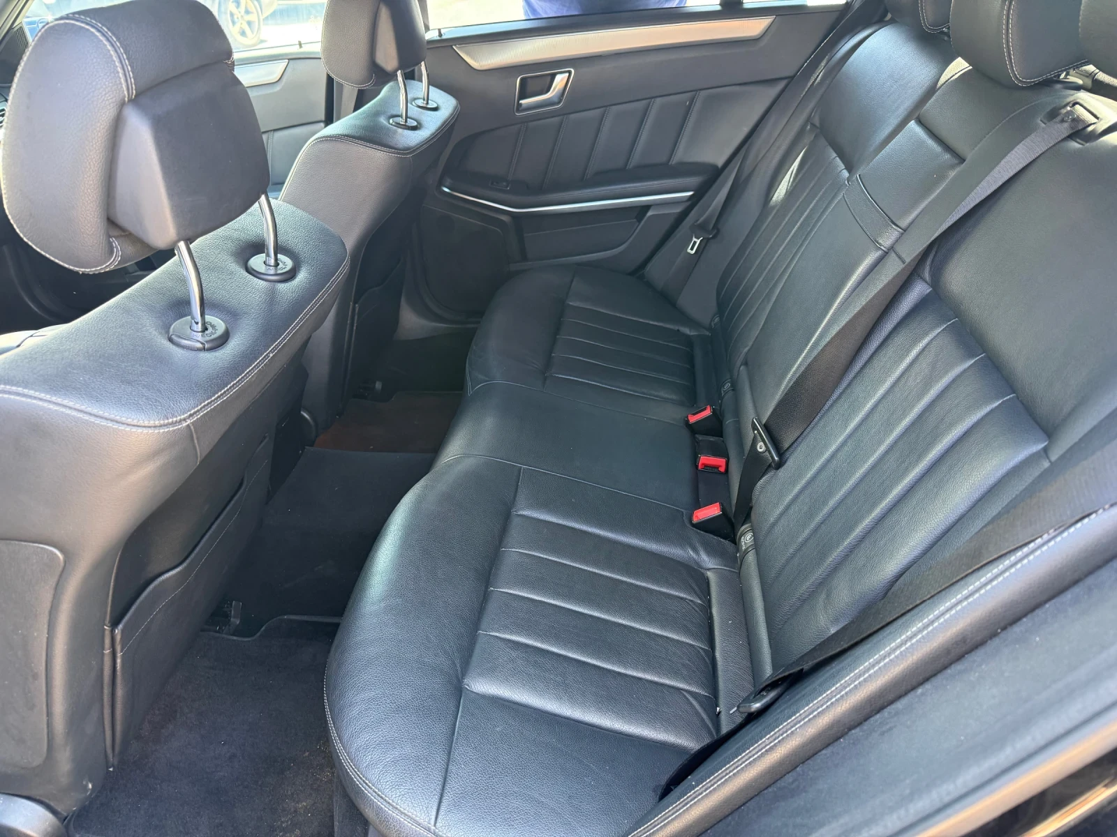 Mercedes-Benz E 220, снимка 9 - Автомобили и джипове - 56067945