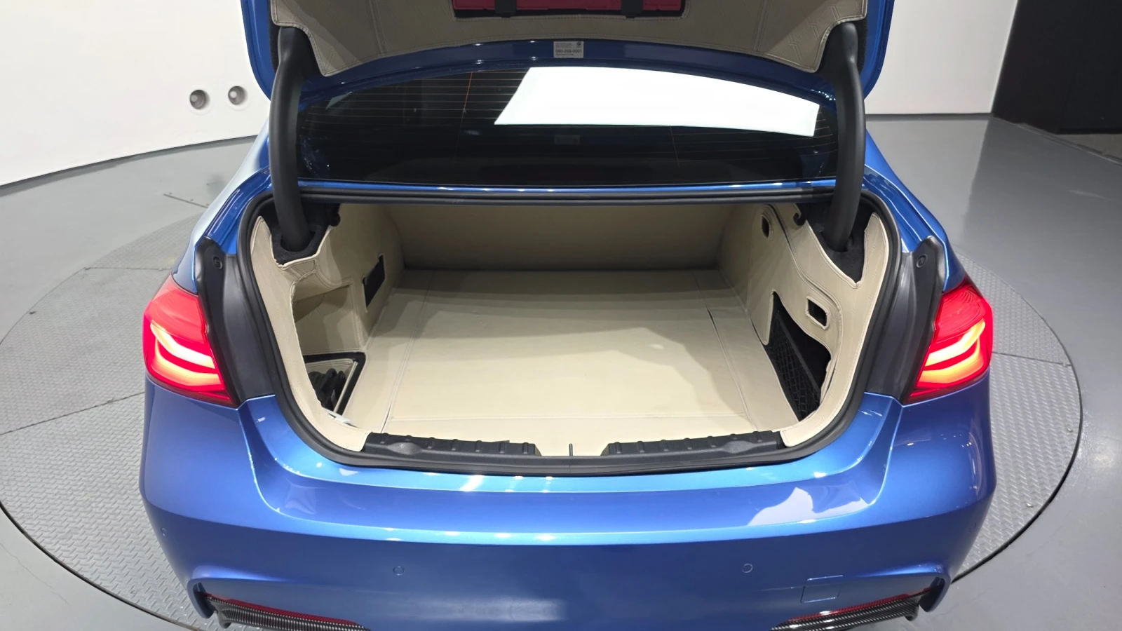 BMW 330 IPERFORMANCE Plug-in Hybrid, снимка 15 - Автомобили и джипове - 56309812