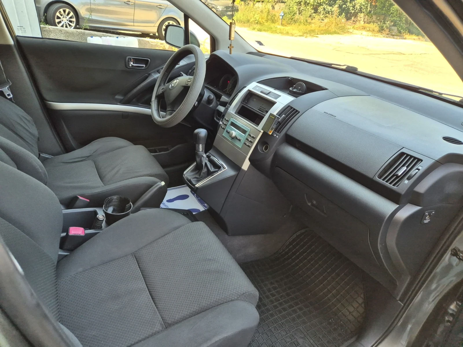Toyota Corolla verso Ван, снимка 17 - Автомобили и джипове - 56451638