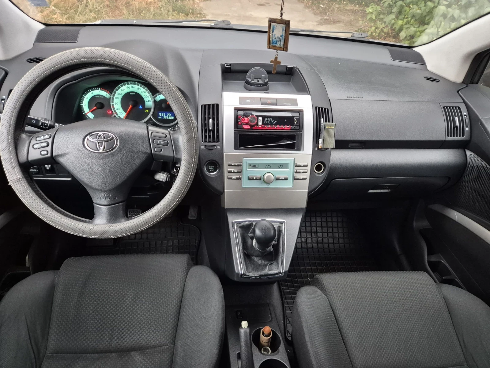 Toyota Corolla verso Ван, снимка 4 - Автомобили и джипове - 56451638