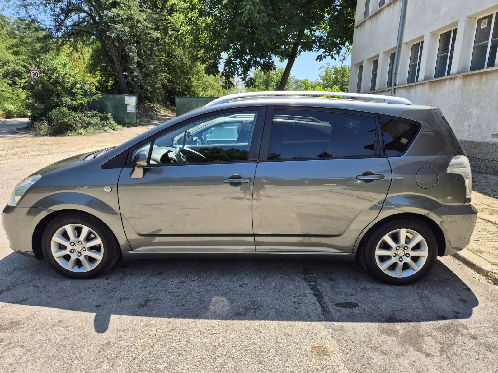 Toyota Corolla verso Ван, снимка 13 - Автомобили и джипове - 56451638