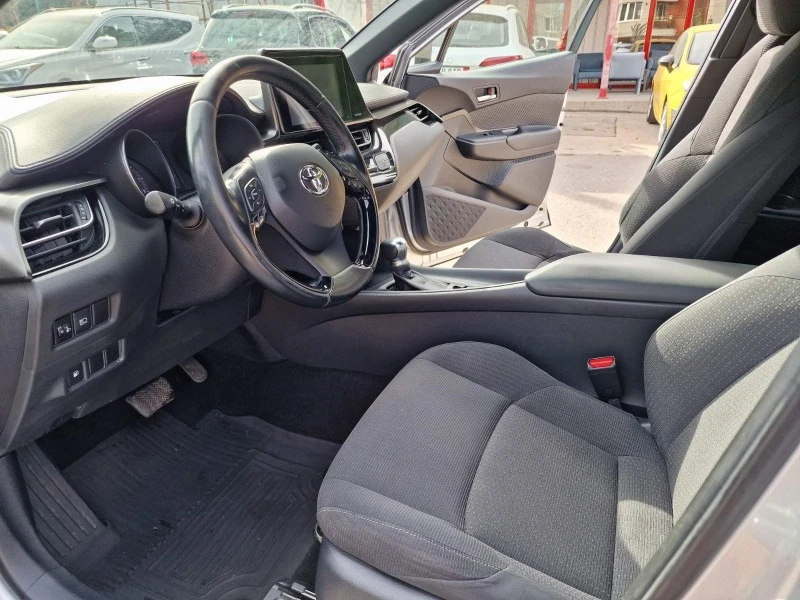 Toyota C-HR 1.2 BENZ 4x4!, снимка 9 - Автомобили и джипове - 46170467