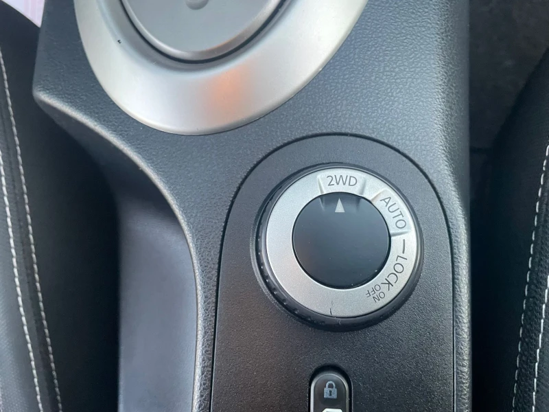 Nissan Qashqai 2.0 dCi DPF Tekna 4x4 Автомат Made in Italy N-TEC, снимка 9 - Автомобили и джипове - 51791888