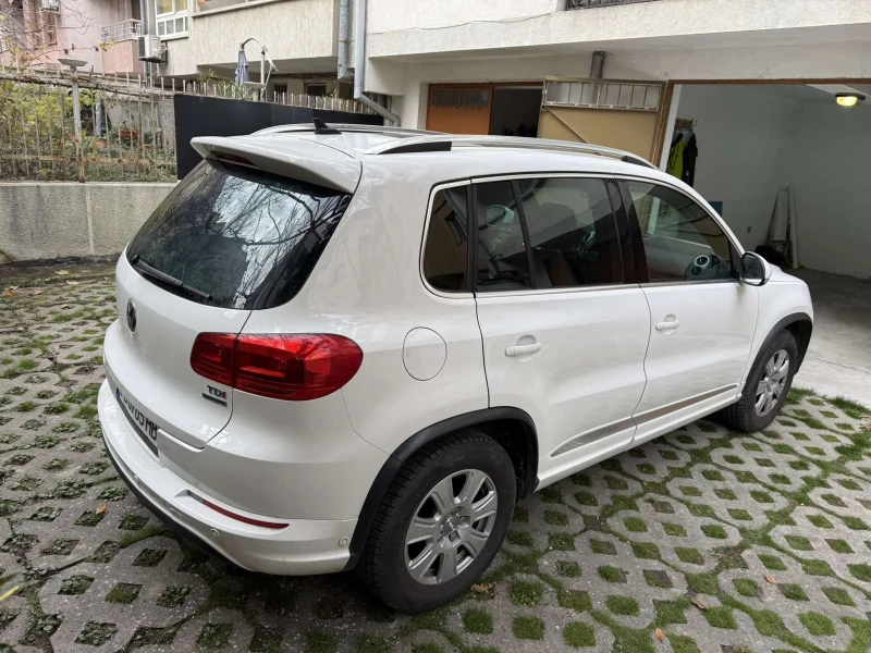 VW Tiguan 2.0 TDI, снимка 3 - Автомобили и джипове - 52865094