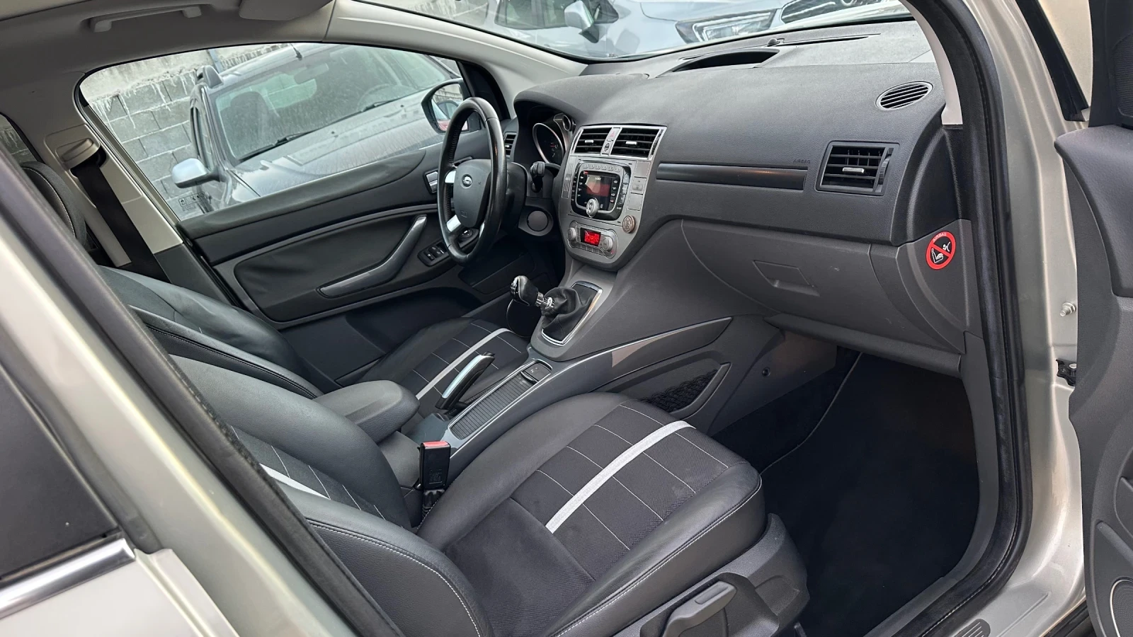 Ford Kuga 136к. 6-скорости! 4х4 Xenon! Панорама! , снимка 9 - Автомобили и джипове - 53817454