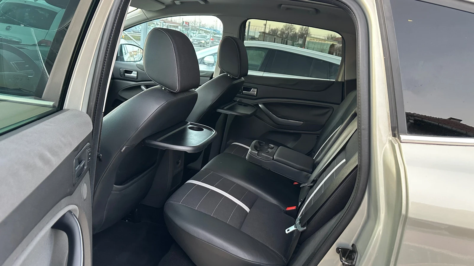 Ford Kuga 136к. 6-скорости! 4х4 Xenon! Панорама! , снимка 10 - Автомобили и джипове - 53817454