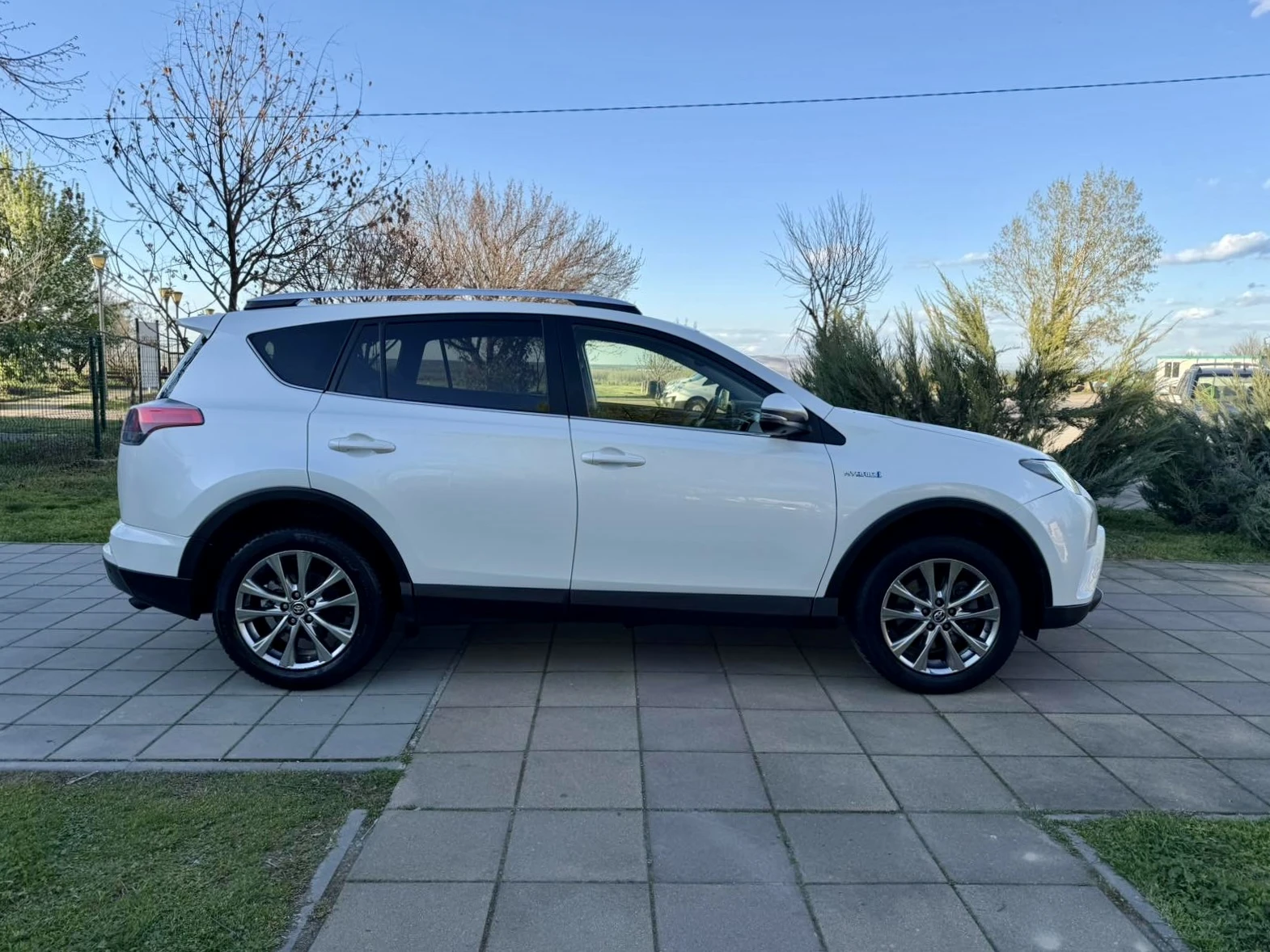 Toyota Rav4 Hybrid* Limited* 4x4* Facelift* Euro 6B* , снимка 9 - Автомобили и джипове - 54162263