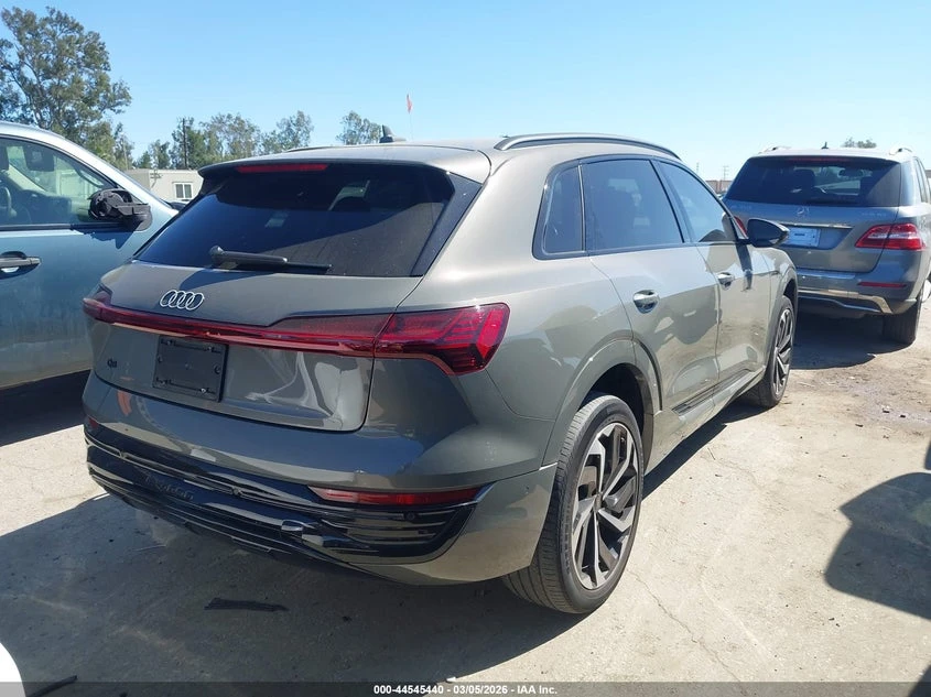Audi Q8 E-Tron Premium Plus Quattro, снимка 4 - Автомобили и джипове - 54770090