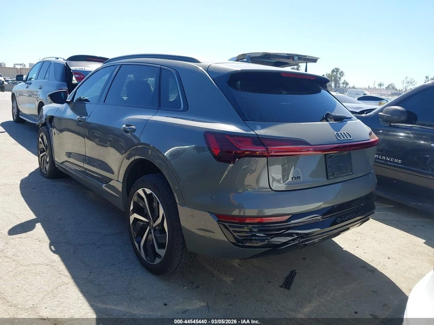 Audi Q8 E-Tron Premium Plus Quattro, снимка 3 - Автомобили и джипове - 54770090
