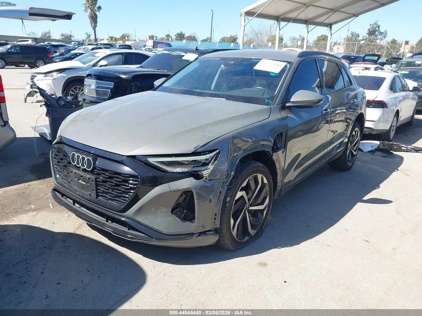 Audi Q8 E-Tron Premium Plus Quattro, снимка 2 - Автомобили и джипове - 54770090