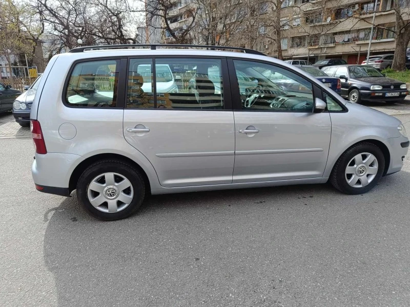 VW Touran, снимка 4 - Автомобили и джипове - 47158176