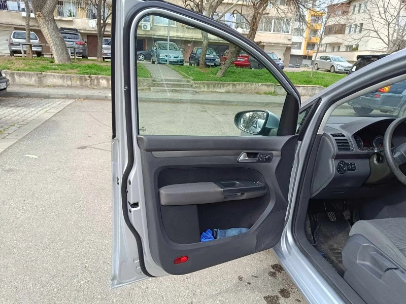 VW Touran, снимка 10 - Автомобили и джипове - 47158176