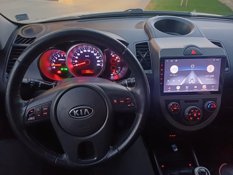 Kia Soul 1.6 CRDI, снимка 14 - Автомобили и джипове - 47885621