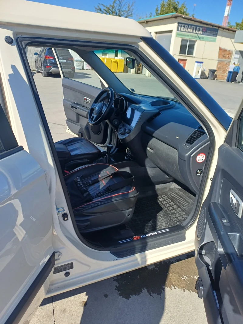 Kia Soul 1.6 CRDI, снимка 8 - Автомобили и джипове - 47885621