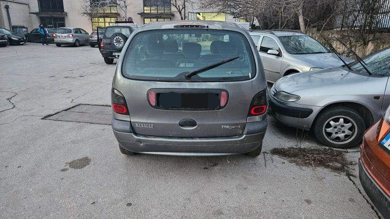 Renault Scenic, снимка 3 - Автомобили и джипове - 48790175