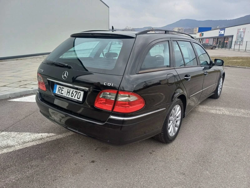 Mercedes-Benz E 220, снимка 3 - Автомобили и джипове - 49090634