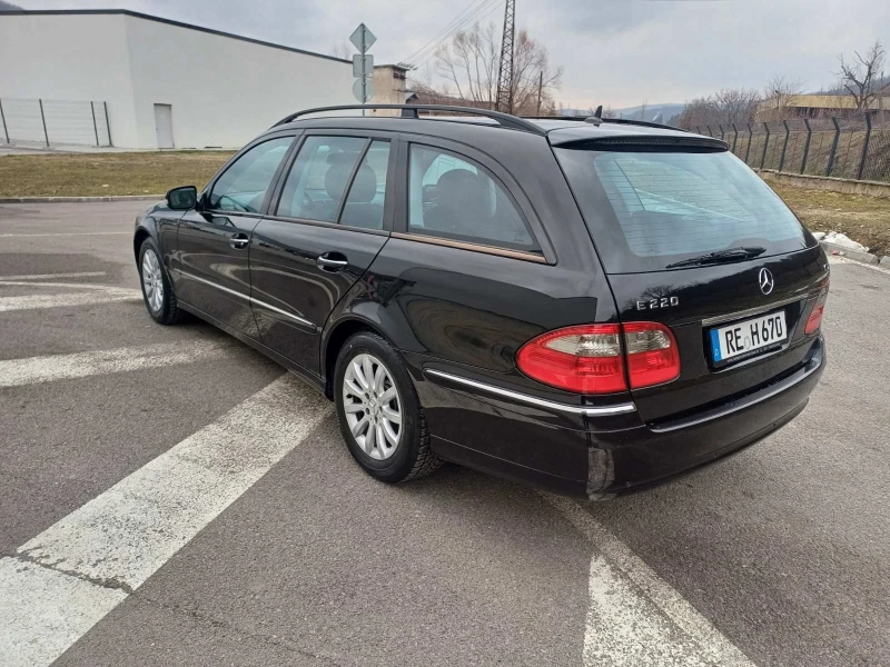 Mercedes-Benz E 220, снимка 2 - Автомобили и джипове - 49090634