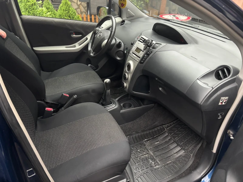Toyota Yaris 1000, снимка 10 - Автомобили и джипове - 52581525