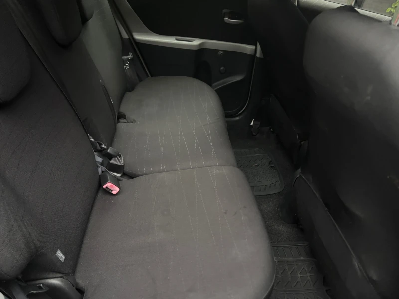 Toyota Yaris 1000, снимка 9 - Автомобили и джипове - 52581525