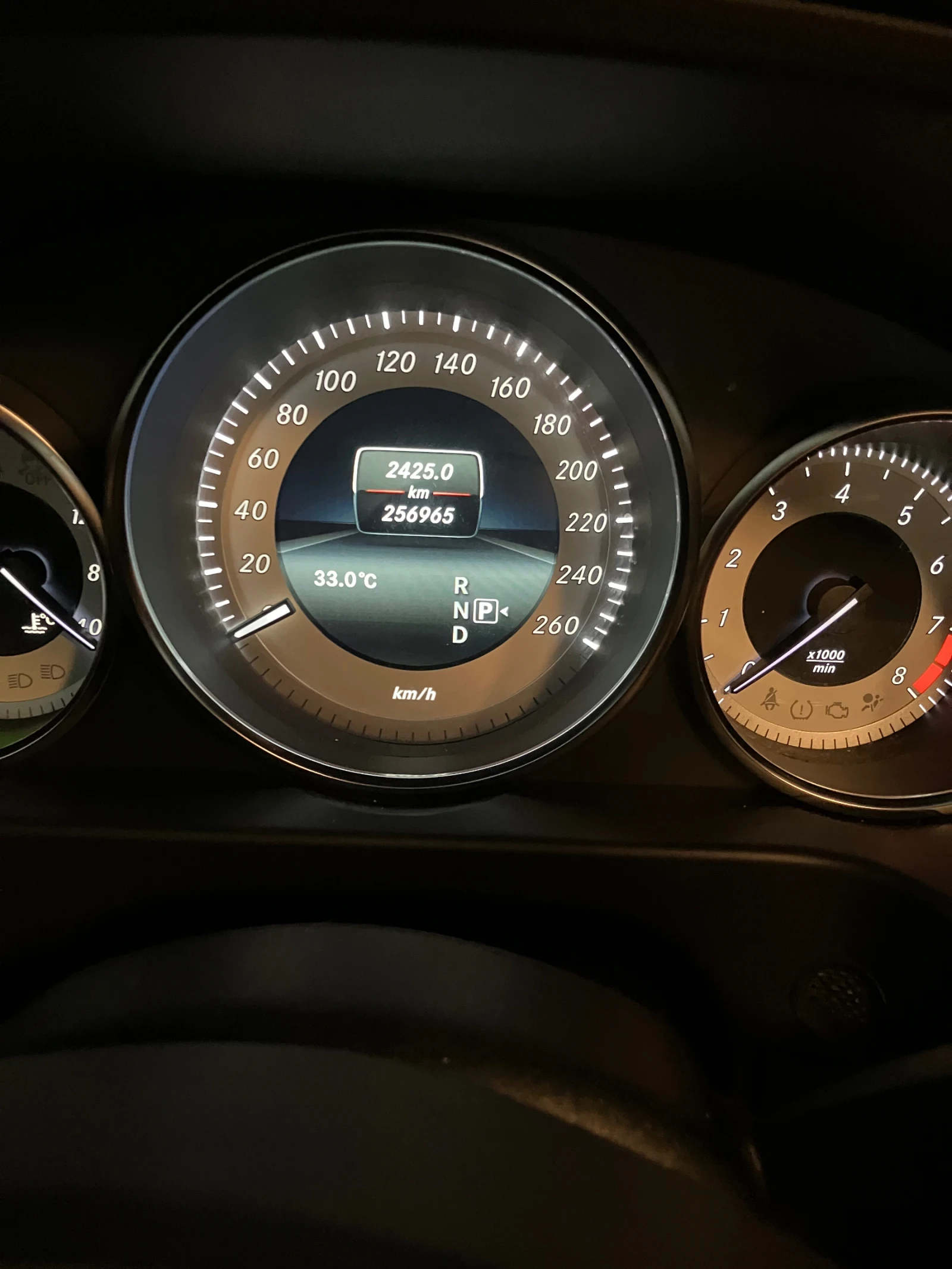 Mercedes-Benz E 400  - изображение 8