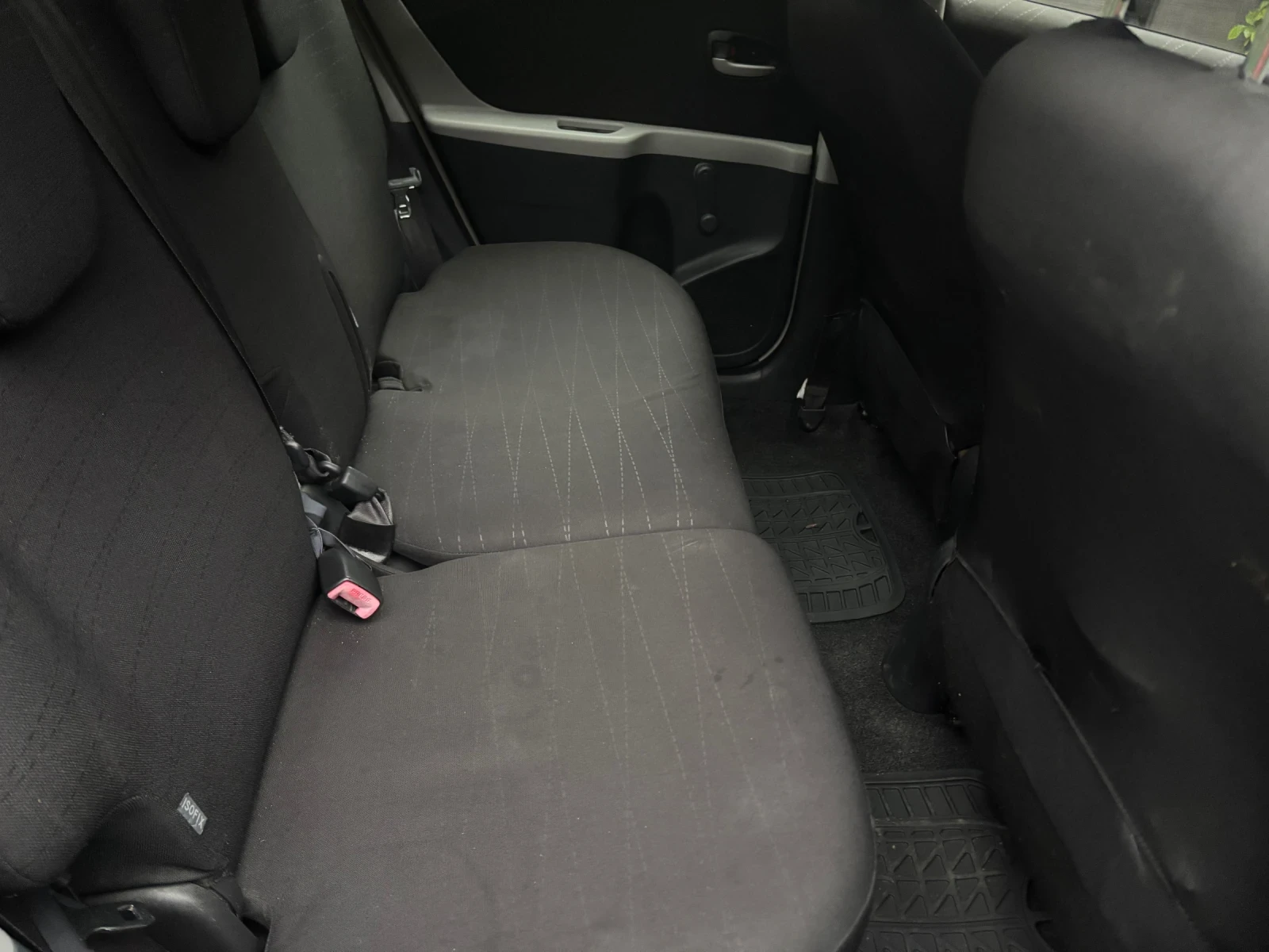 Toyota Yaris 1000 - изображение 9