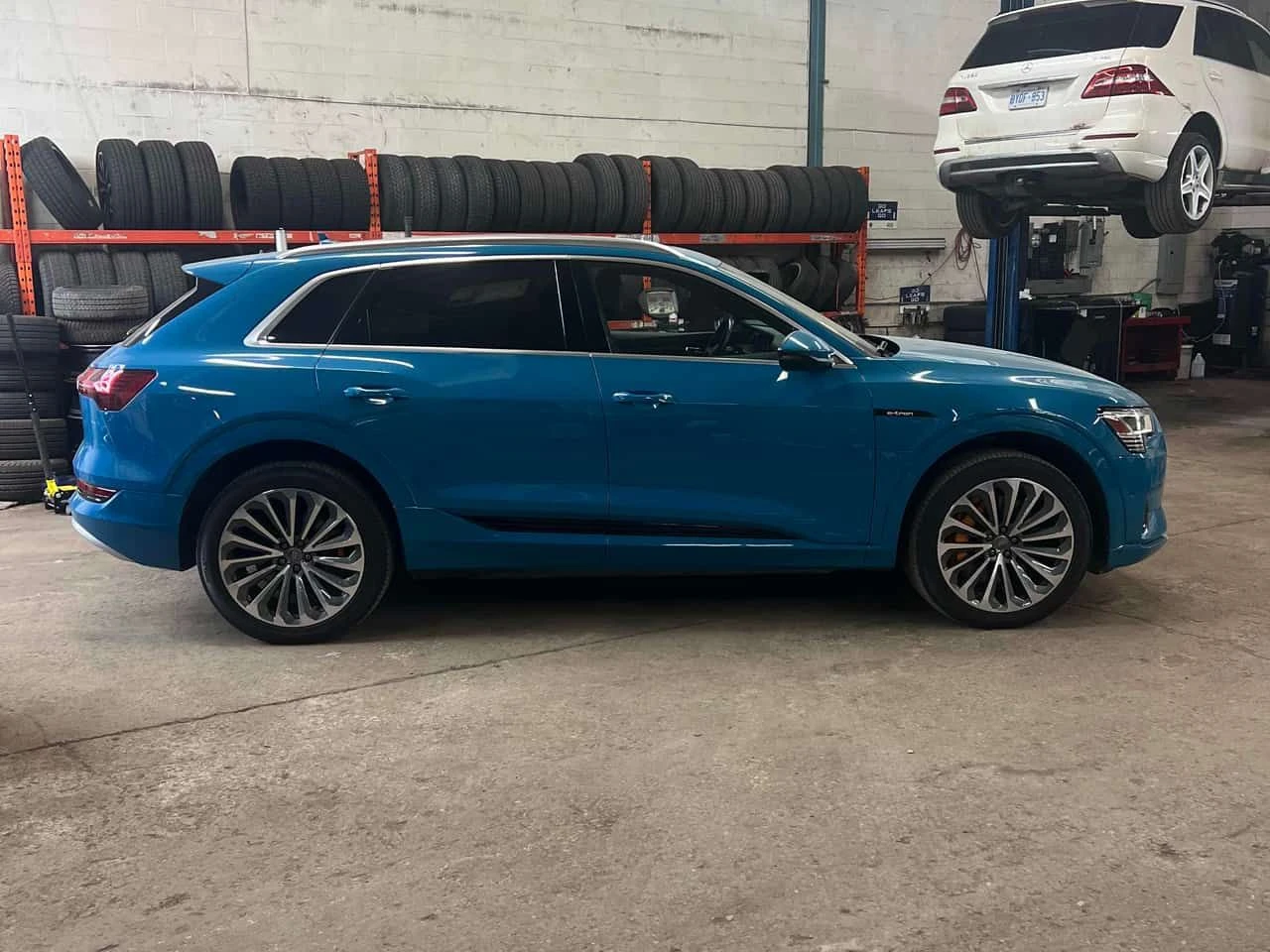 Audi E-Tron  Technik /ДИСТРОНИК/360/B&O, снимка 3 - Автомобили и джипове - 54024852