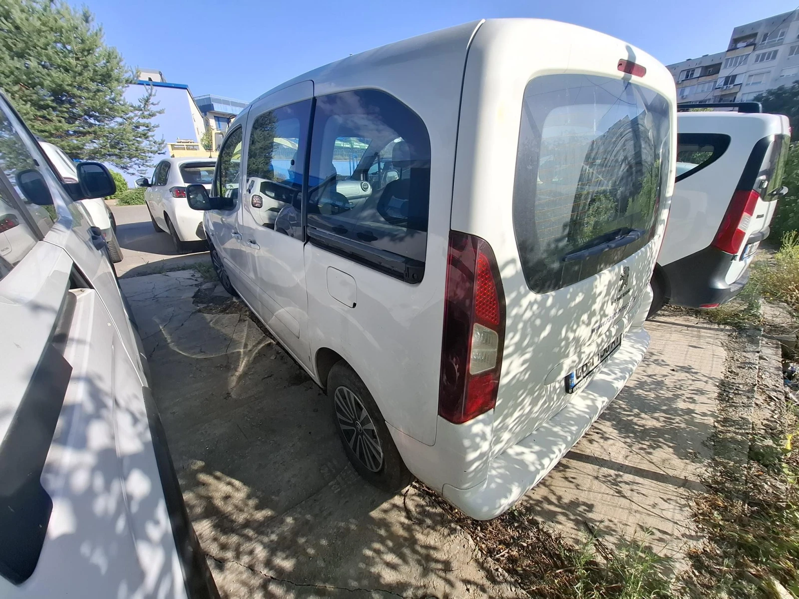 Peugeot Partner Tepee   с ПОВРЕДА, снимка 4 - Автомобили и джипове - 55369422