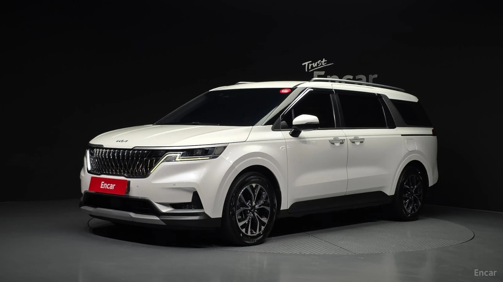 Kia Carnival Prestige* 9-местен* КОЖА* ОБДУХВ* КАМЕРА