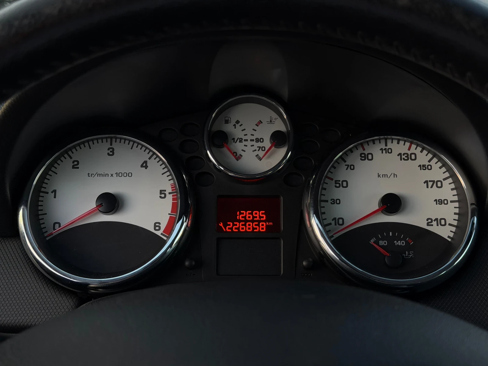 Peugeot 207 1.6HDi 90к.с * КЛИМАТРОНИК* , снимка 14 - Автомобили и джипове - 55543250