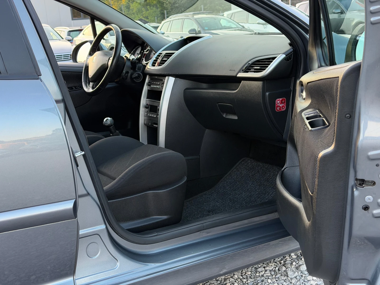 Peugeot 207 1.6HDi 90к.с * КЛИМАТРОНИК* , снимка 10 - Автомобили и джипове - 55543250