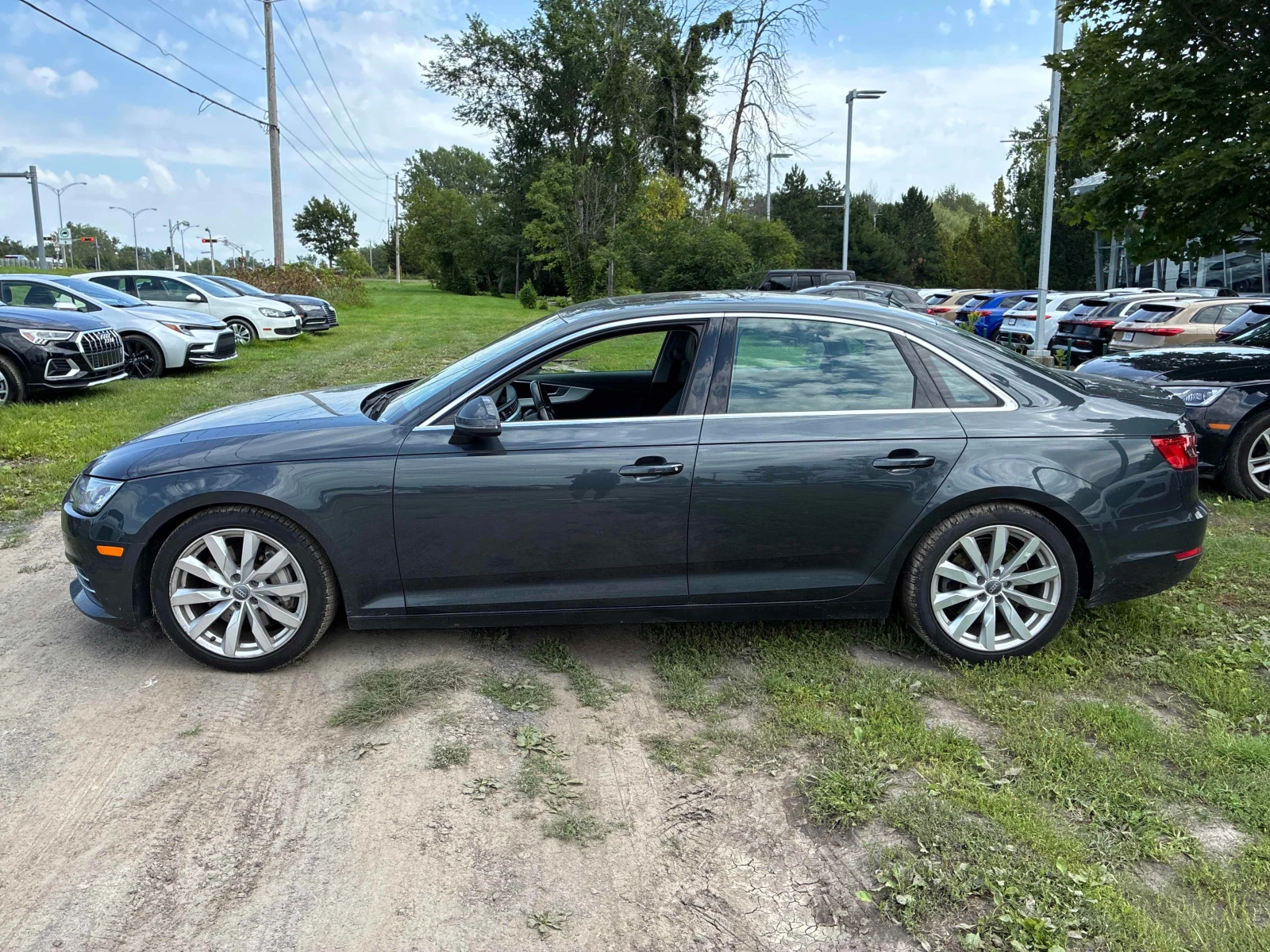 Audi A4  Komfort / CARFAX / АВТОКРЕДИТ , снимка 2 - Автомобили и джипове - 55842246