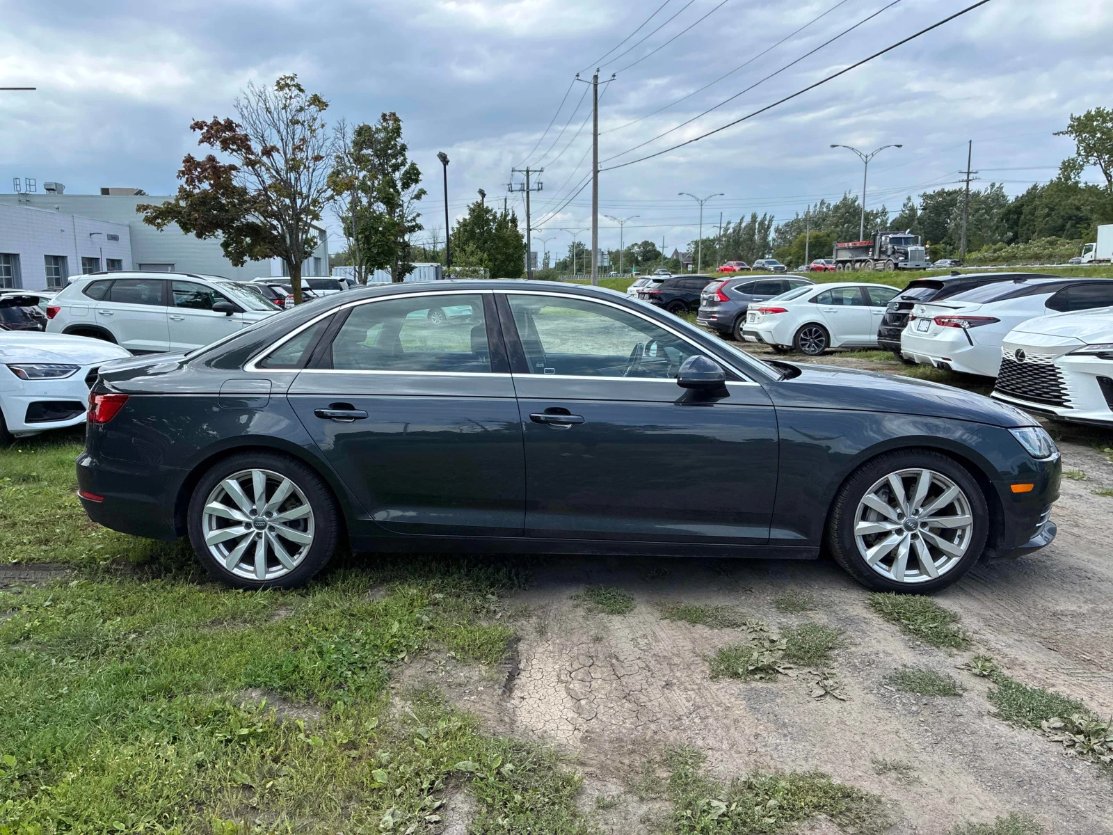 Audi A4  Komfort / CARFAX / АВТОКРЕДИТ , снимка 3 - Автомобили и джипове - 55842246