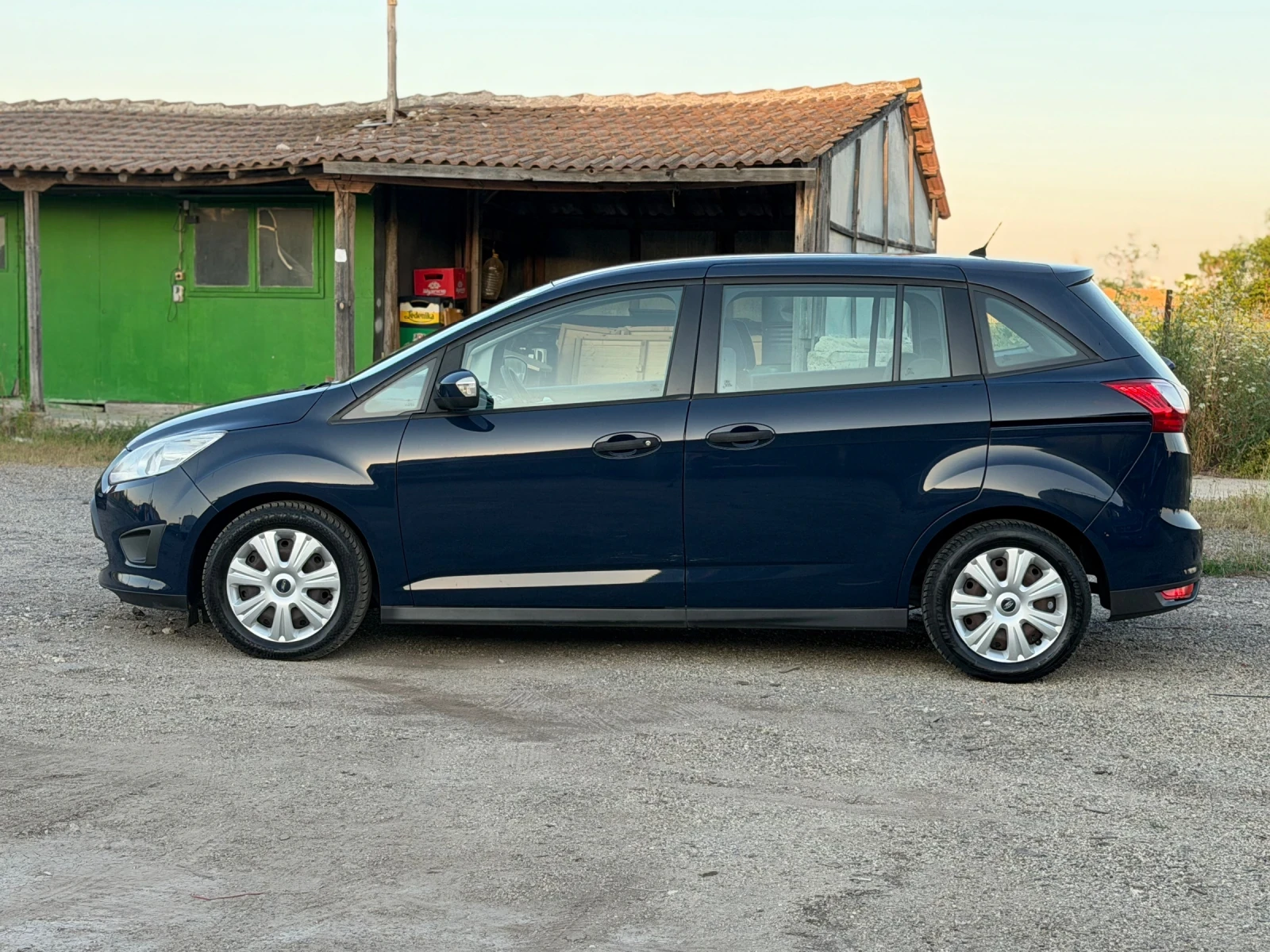 Ford Grand C-Max 100 к.с * Бензин, снимка 4 - Автомобили и джипове - 55947812