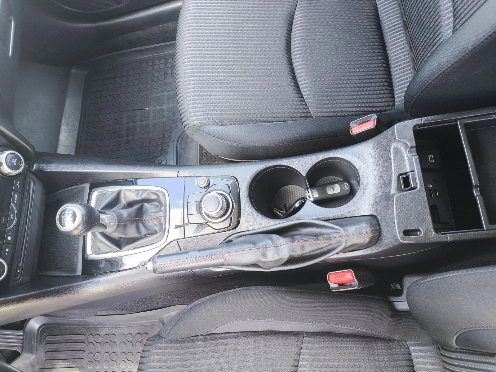 Mazda 3 Sky active , снимка 9 - Автомобили и джипове - 56058260